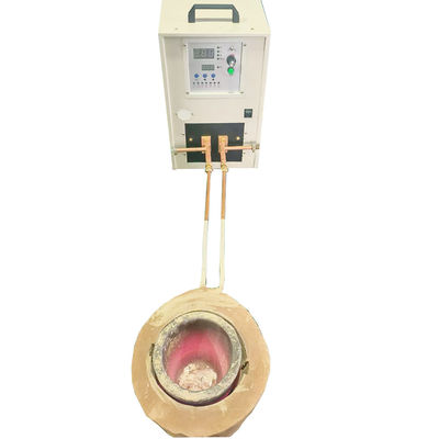 Prezzo buono Funzionamento regolare Apparecchiature di fusione a induzione con capacità di fusione 10 kg 50 kg progettate per le operazioni di fusione dei metalli in linea