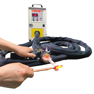Macchina di brasatura a induzione portatile IGBT per saldatura di connettori di giunto / cooper di angolo in ottone