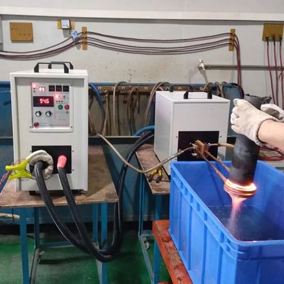 Macchina per riscaldamento a induzione ad alta frequenza da 50kW con 22 anni di esperienza e 18 mesi di garanzia