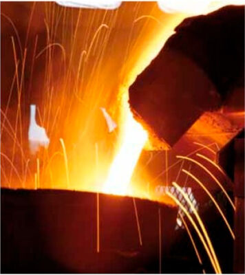 Prezzo buono Fornace di fusione a induzione con sistema di raffreddamento ad acqua da 120KW di potenza e 60kg di capacità per la fusione di metalli in linea