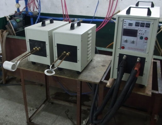 Prezzo buono Macchina di riscaldamento ad induzione ad alta frequenza HF-25KW con ciclo di lavoro al 100% 30-80kHz Frequenza e certificazione CE in linea