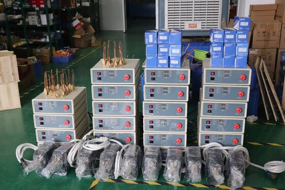 Prezzo buono apparecchiature di riscaldamento ad induzione ad altissima frequenza portatili UF-06AC in linea